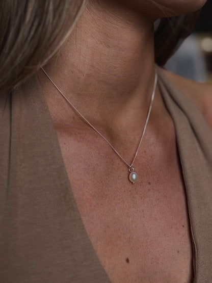The Pearl Drop Necklace