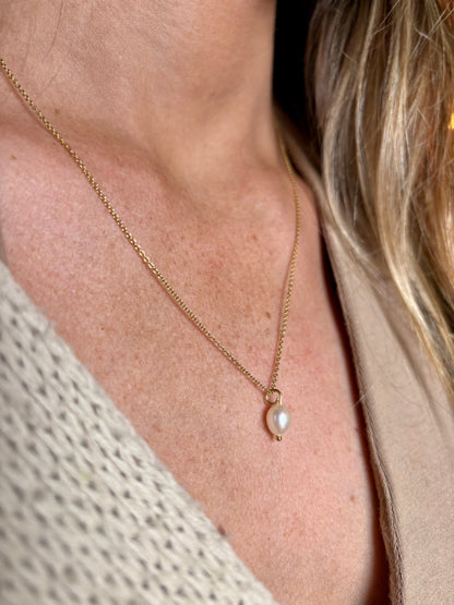 The Pearl Drop Necklace